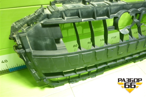 Кронштейн решетки радиатора (4N0807233E) для Audi A8 с 2017г (А8)