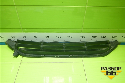 Решетка в передний бампер центральная (после 2018г) (622546FR0A) для Nissan X-Trail (Т32) с 2014г (Хтраил)