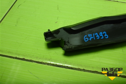 Пыльник переднего крыла правого (6RU821112) для Volkswagen Polo (седан) с 2010г (Поло)