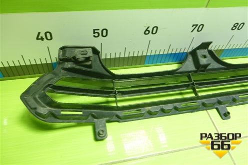 Решетка в передний бампер центральная (не оригинал) (5311260290) для Toyota Land Cruiser Prado(150) с 2009г (Ленд Крузер Прадо)