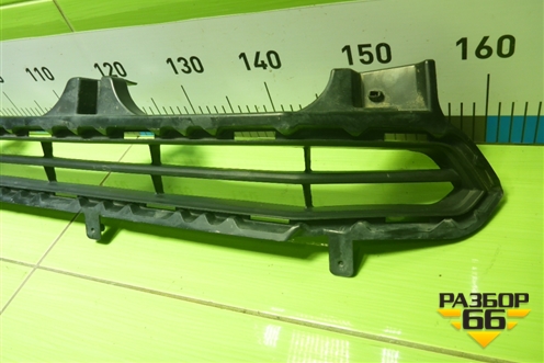 Решетка в передний бампер центральная (не оригинал) (5311260290) для Toyota Land Cruiser Prado(150) с 2009г (Ленд Крузер Прадо)