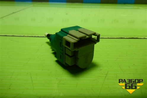 Датчик включения стопсигнала (7L6945511) для Volkswagen Touareg c 2002-2010г (Туарег)