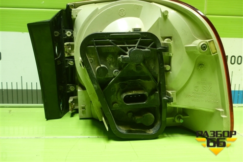 Фонарь задний наружный левый (до 2007г) (7L6945095K) для Volkswagen Touareg c 2002-2010г (Туарег)