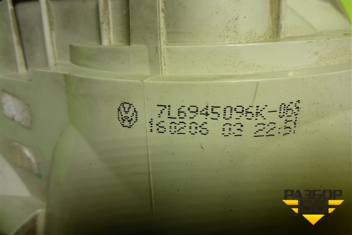 Фонарь задний наружный правый (до 2007г) (7L6945096K) для Volkswagen Touareg c 2002-2010г (Туарег)