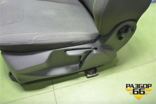 Сиденья комплект (AIR BAG подогрев, хетчбэк) для Ford Focus 3 с 2011г (Фокус)