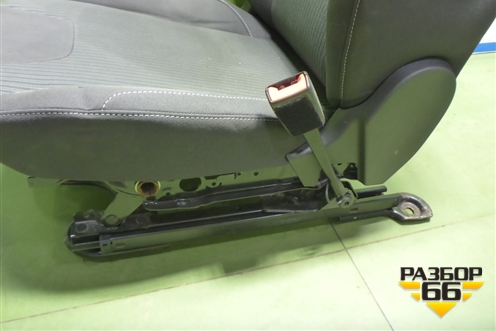 Сиденья комплект (AIR BAG подогрев, хетчбэк) для Ford Focus 3 с 2011г (Фокус)