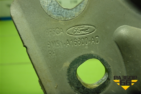 Петля капота правая (BM51A16800AD) для Ford Focus 3 с 2011г (Фокус)