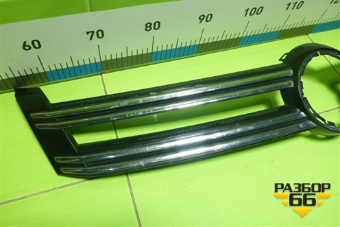 Накладка на решетку радиатора (5N0853655) для Volkswagen Tiguan с 2011-2016г (Тигуан)