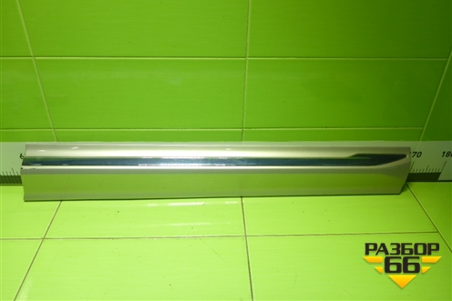 Накладка двери передней правой (32208739) для Volvo XC60 с 2017-2025г (ХС60)