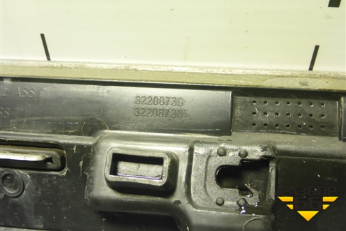 Накладка двери передней правой (32208739) для Volvo XC60 с 2017-2025г (ХС60)