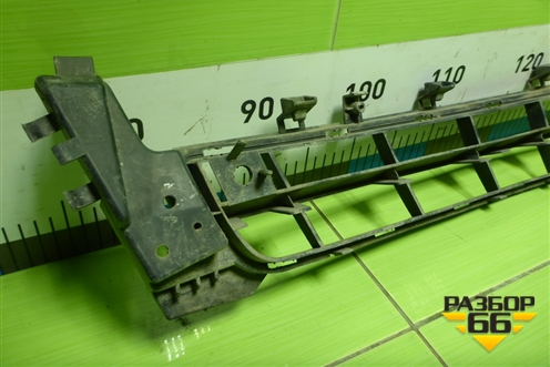 Решетка в передний бампер центральная (13238289) для Opel Insignia с 2008-2017г (Инсигниа)