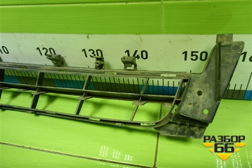 Решетка в передний бампер центральная (13238289) для Opel Insignia с 2008-2017г (Инсигниа)