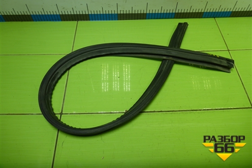 Уплотнитель капота (на решетку стеклоочистителей) для VAZ Kalina/Калина