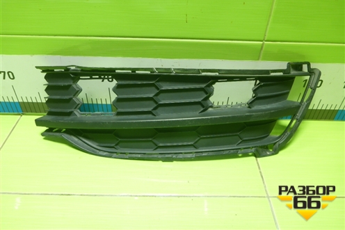 Решетка в передний бампер правая (57A807368) для Skoda Karoq с 2017г (Карок)