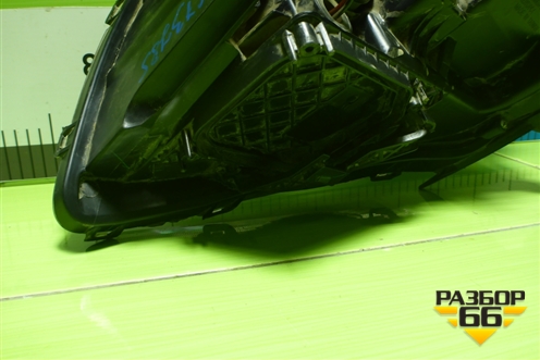 Фара правая (до 2006г галоген) (212-11L-1R) (21211L1R) для Toyota Avensis с 2003-2009г (Авенсис)