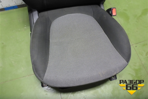 Сиденья комплект (с обогревом, без AIR BAG) для Hyundai Solaris с 2010-2016г (Солярис)