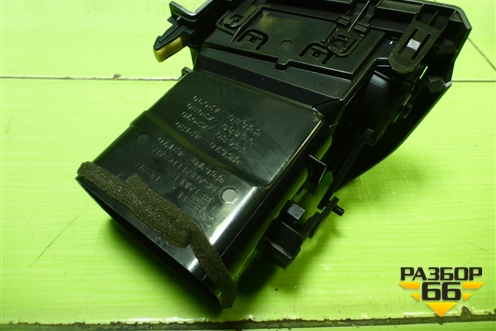 Дефлектор воздушный центральный правый (5567042110) для Toyota Rav-4 с 2012-2019г (Рав 4)