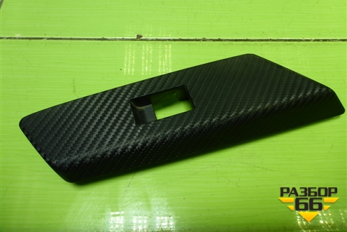 Накладка двери задней правой (на кнопку стеклоподъёмника) для Toyota Rav-4 с 2012-2019г (Рав 4)