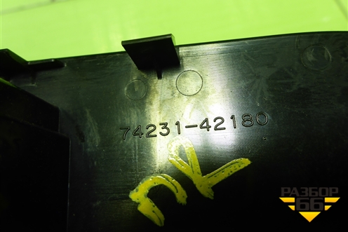 Накладка двери передней правой (на кнопку стеклоподъёмника) (7432142180) для Toyota Rav-4 с 2012-2019г (Рав 4)