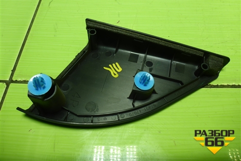 Накладка двери передней правой уголок (6749142070) для Toyota Rav-4 с 2012-2019г (Рав 4)