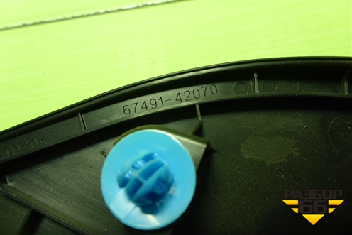 Накладка двери передней правой уголок (6749142070) для Toyota Rav-4 с 2012-2019г (Рав 4)