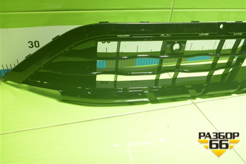 Решетка в передний бампер центральная (новая) (30G853671B) для Volkswagen Talagon с 2021-2026г