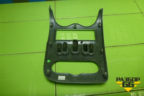 Накладка на торпедо (центральная после 2009г) (8200739438) для Renault Logan с 2004-2015г (Логан)