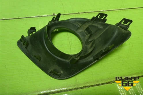 Накладка ПТФ правая (8321A384) для Mitsubishi ASX с 2010г (АСХ)