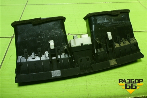 Дефлектор воздушный центральный (5566033170) для Toyota Camry XV40 с 2006-2011г (Камри)