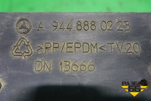 Решетка в капот левая  (центральная) (A9448880223) для Mercedes Benz TRUCK Axor 2 с 2004г (Аксор)