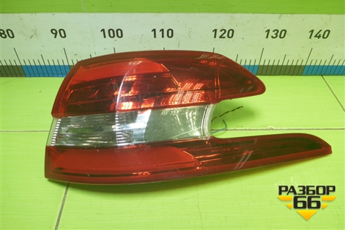 Фонарь задний наружный правый (9678093880) для Peugeot 308 с 2014г