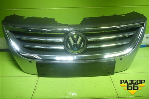 Решетка радиатора (под парктроник) (3C8853651) для Volkswagen Passat-CC с 2008г (Пассат ЦЦ)