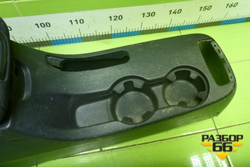 Подлокотник (846702E100) для Hyundai Tucson с 2004-2010г (Туксон)