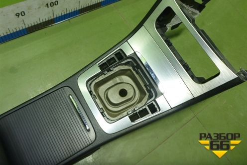 Подлокотник (3C1863241) для Volkswagen Passat-CC с 2008г (Пассат ЦЦ)