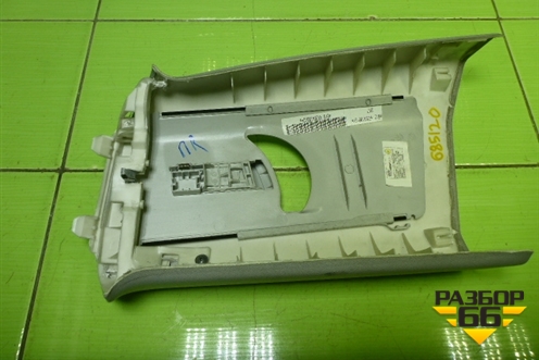 Обшивка стойки центральная верхняя правая (3С8868418) для Volkswagen Passat-CC с 2008г (Пассат ЦЦ)