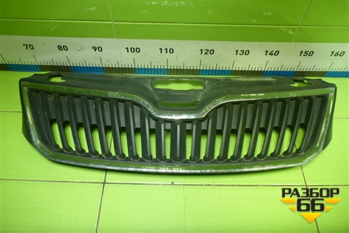 Решетка радиатора (5JA853668) для Skoda Rapid с 2013г (Рапид)