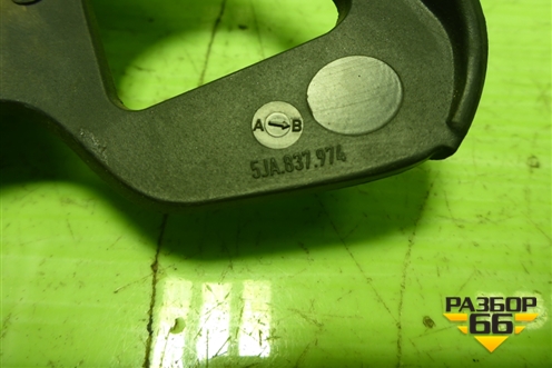 Накладка двери передней правой уголок (5JA837974) для Skoda Rapid с 2013г (Рапид)