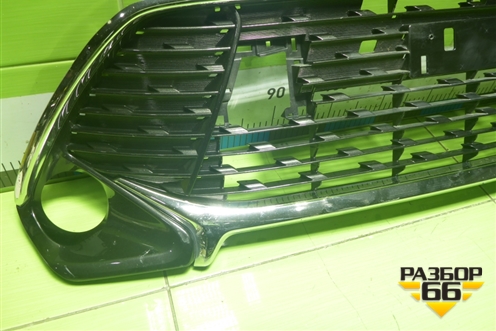 Решетка в передний бампер центральная (после 2014г) для Toyota Camry XV50 с 2011-2018г (Камри)